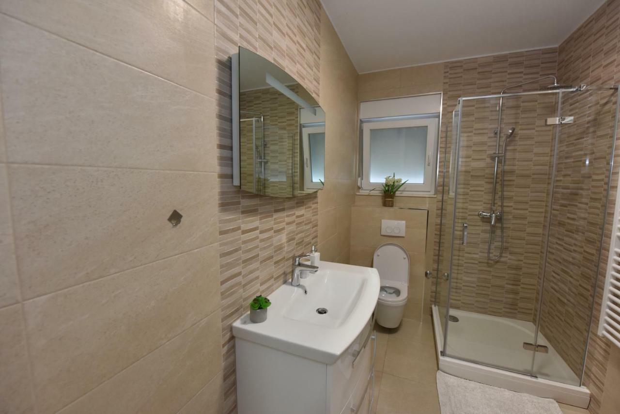 Family Apartments Podsolarsko شيبينيك المظهر الخارجي الصورة