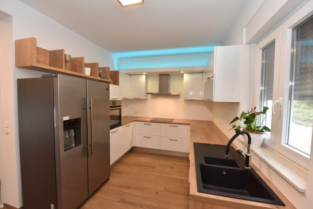 Family Apartments Podsolarsko شيبينيك المظهر الخارجي الصورة